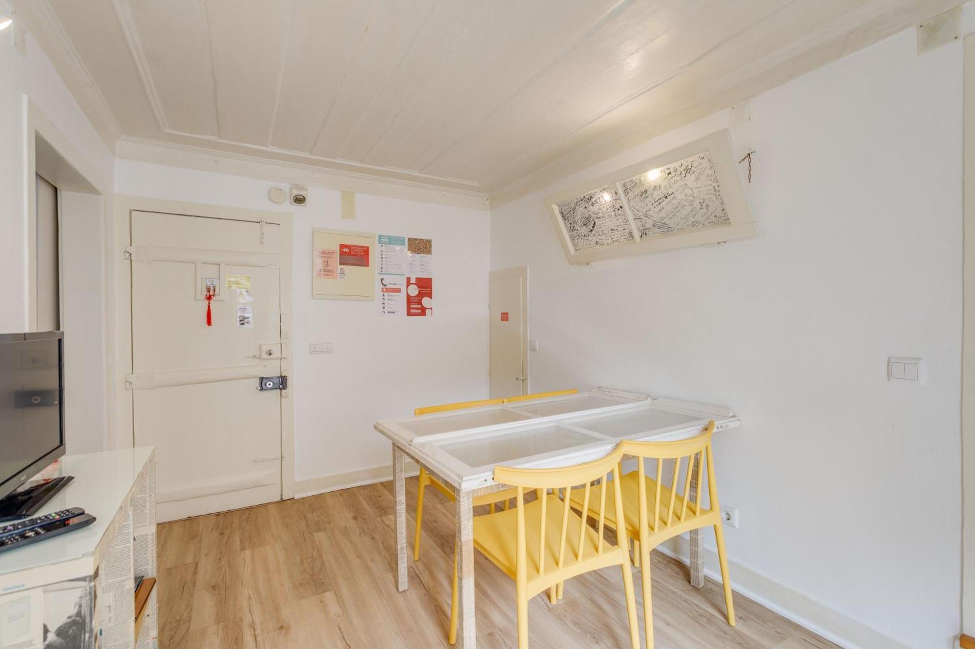 Bairro Alto Window - Cozy Spot In A Buzzing Locale Apartment